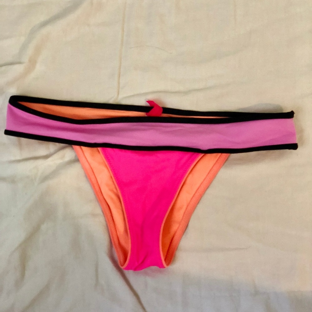 Bright Low-Rise Bikini Bottom (Size S)